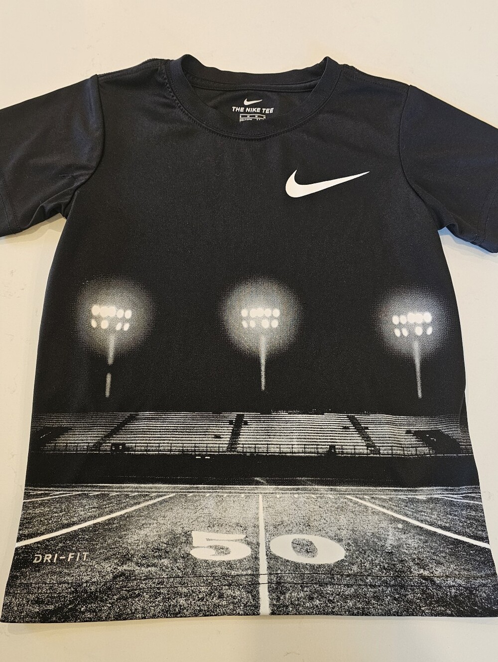 Nike Black & White Football Field Graphic Short Sleeve Tee Size 6 Medium Boys